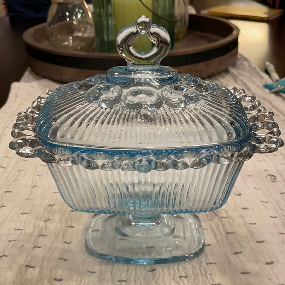 Vtg light blue Indiana glass lidded candy dish